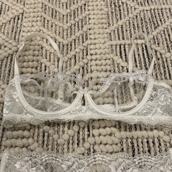 Lacy set - Picture 2 of 3